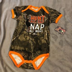 4/$20 Mossy Oak Onsie Camo Hunting Deer 12M